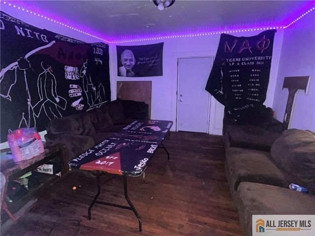 22 Lafayette Street, New Brunswick, NJ 08901