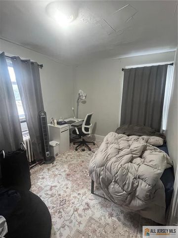 22 Lafayette Street, New Brunswick, NJ 08901
