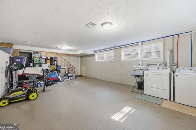 1035 Dell Avenue SE, Smyrna, GA 30080