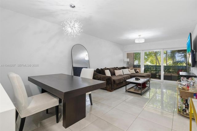 469 N Pine Island Road B302, Plantation, FL 33324