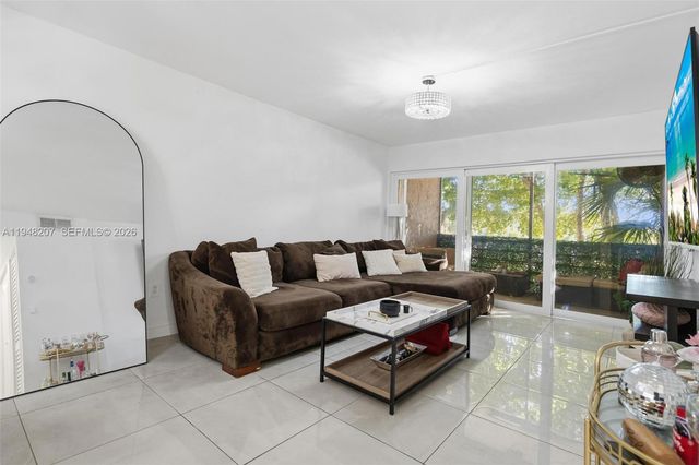 469 N Pine Island Road B302, Plantation, FL 33324