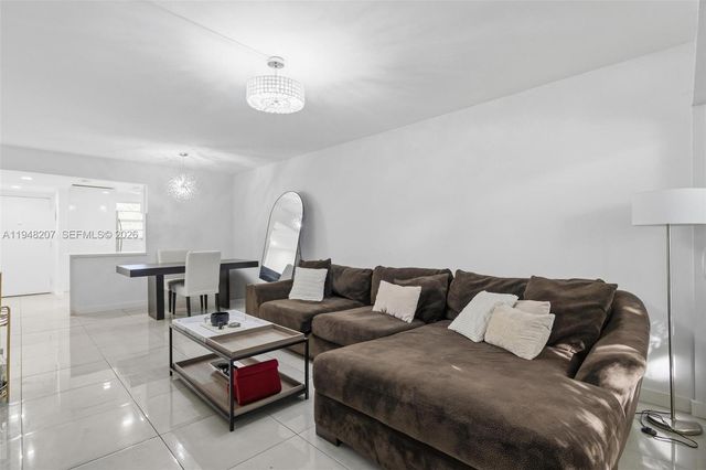 469 N Pine Island Road B302, Plantation, FL 33324