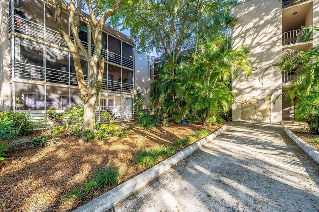 469 N Pine Island Road B302, Plantation, FL 33324