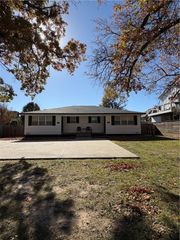 808 Central Avenue, Bentonville, AR 72712