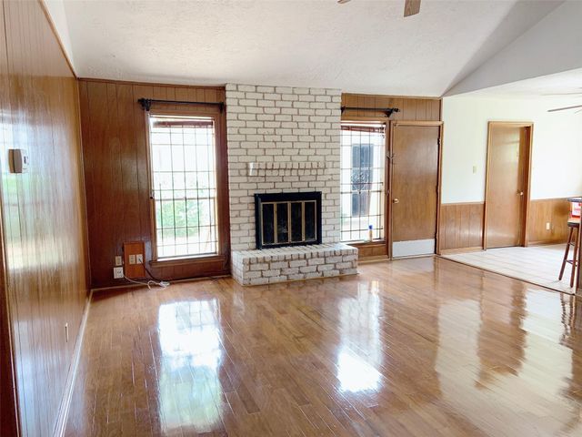 8902 Sharpview Drive, Houston, TX 77036