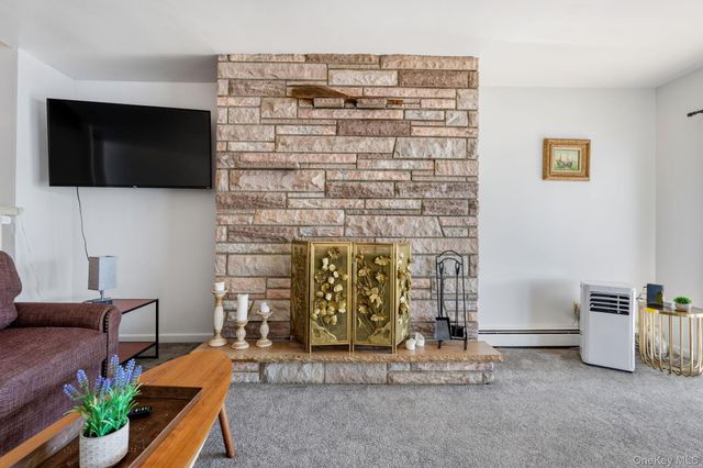 194 Jersey Avenue E, Greenwood Lake, NY 10925