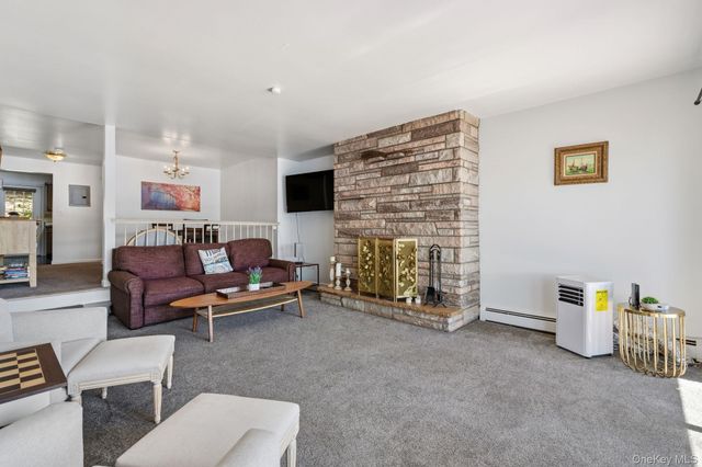 194 Jersey Avenue E, Greenwood Lake, NY 10925