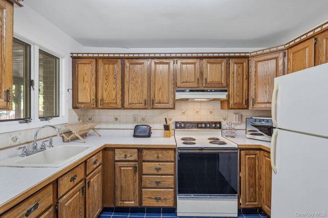 194 Jersey Avenue E, Greenwood Lake, NY 10925