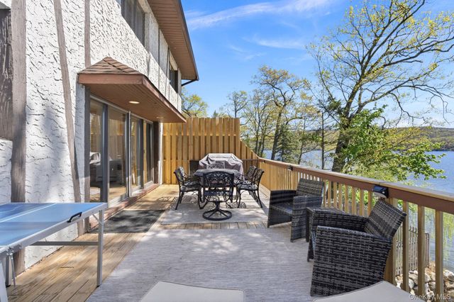 194 Jersey Avenue E, Greenwood Lake, NY 10925