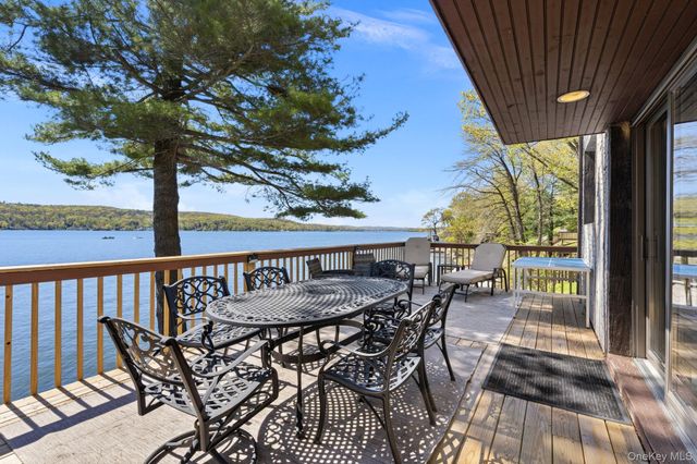 194 Jersey Avenue E, Greenwood Lake, NY 10925