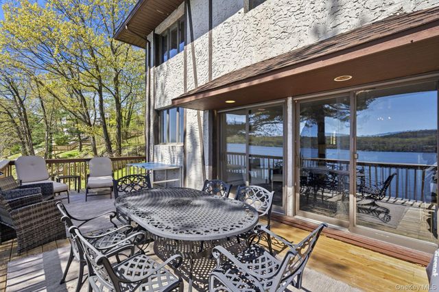 194 Jersey Avenue E, Greenwood Lake, NY 10925