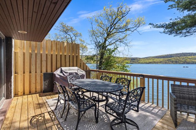194 Jersey Avenue E, Greenwood Lake, NY 10925