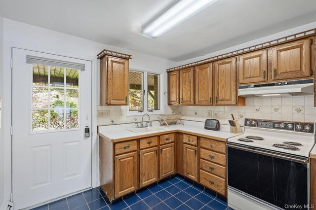 194 Jersey Avenue E, Greenwood Lake, NY 10925