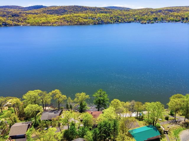 194 Jersey Avenue E, Greenwood Lake, NY 10925