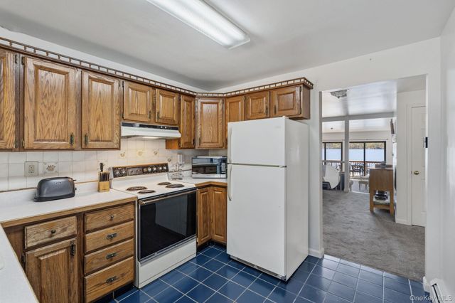 194 Jersey Avenue E, Greenwood Lake, NY 10925