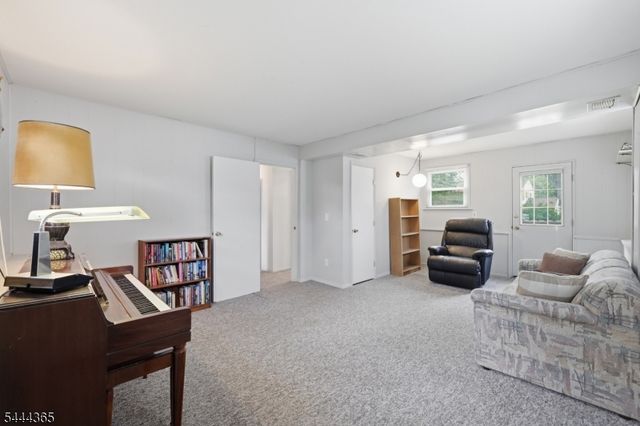 9 Brearly Cres, Mount Olive Twp., NJ 07836