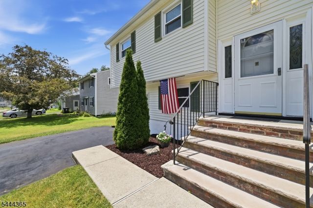 9 Brearly Cres, Mount Olive Twp., NJ 07836