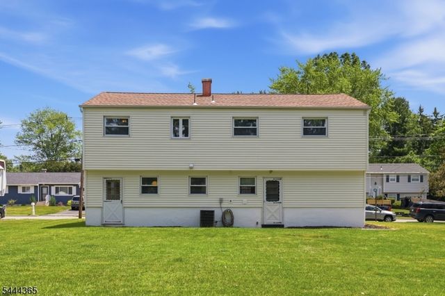 9 Brearly Cres, Mount Olive Twp., NJ 07836