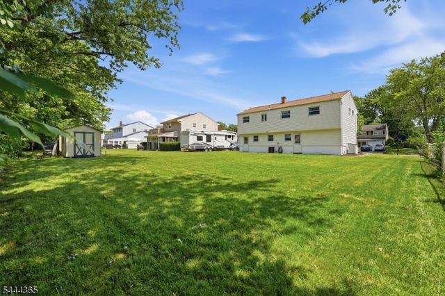 9 Brearly Cres, Mount Olive Twp., NJ 07836