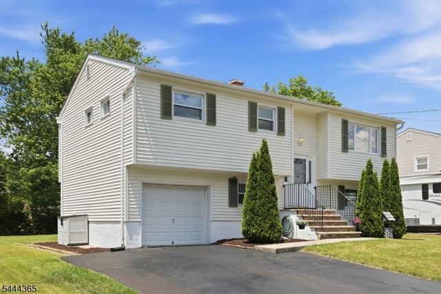 9 Brearly Cres, Mount Olive Twp., NJ 07836