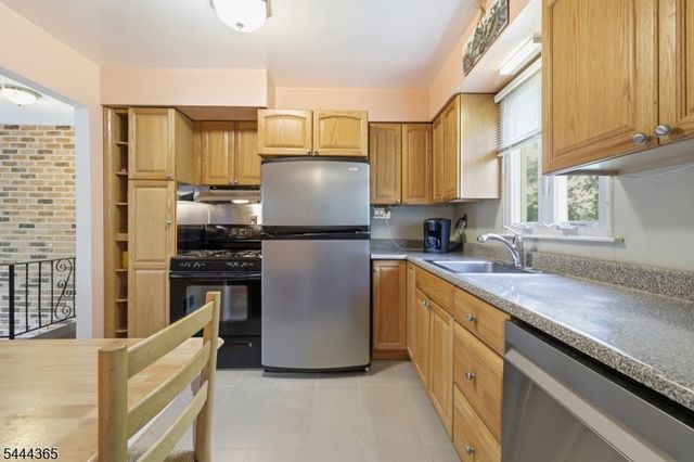9 Brearly Cres, Mount Olive Twp., NJ 07836