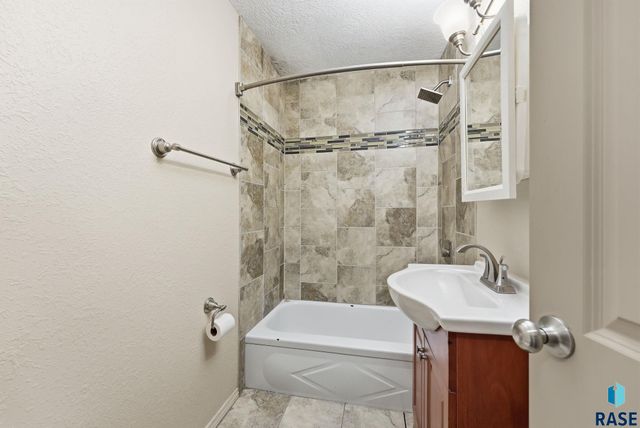 310 N Sherman Ave Avenue, Sioux Falls, SD 57103