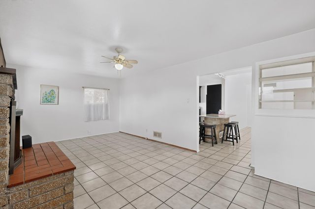 1009 Dakota Street NE, Albuquerque, NM 87110
