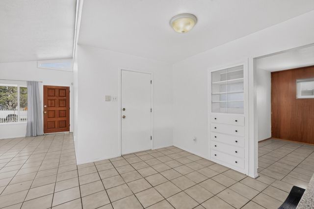 1009 Dakota Street NE, Albuquerque, NM 87110