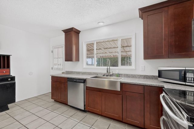 1009 Dakota Street NE, Albuquerque, NM 87110