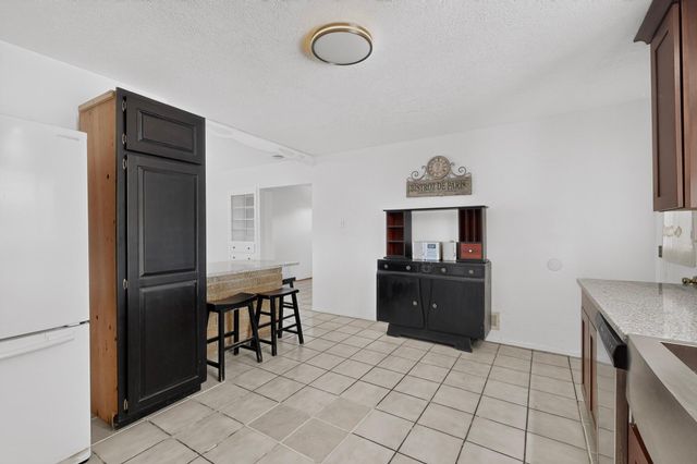 1009 Dakota Street NE, Albuquerque, NM 87110