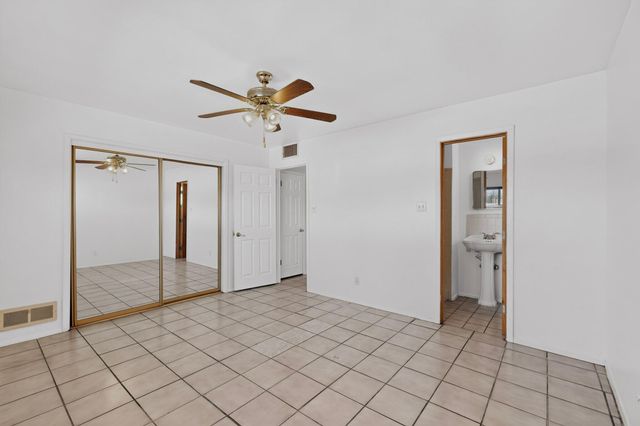 1009 Dakota Street NE, Albuquerque, NM 87110