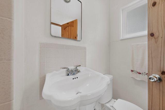 1009 Dakota Street NE, Albuquerque, NM 87110