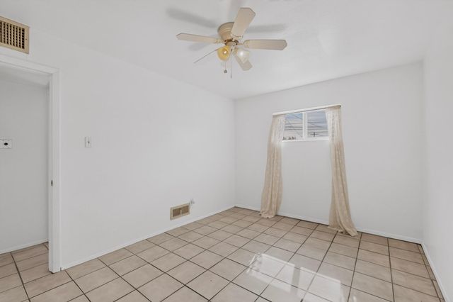 1009 Dakota Street NE, Albuquerque, NM 87110