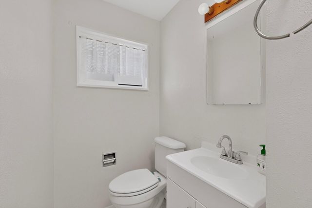 1009 Dakota Street NE, Albuquerque, NM 87110