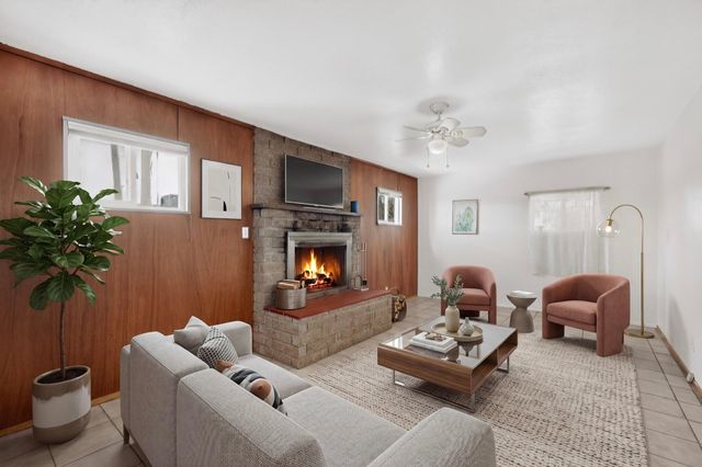 1009 Dakota Street NE, Albuquerque, NM 87110