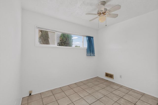 1009 Dakota Street NE, Albuquerque, NM 87110