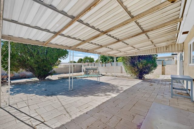 1009 Dakota Street NE, Albuquerque, NM 87110