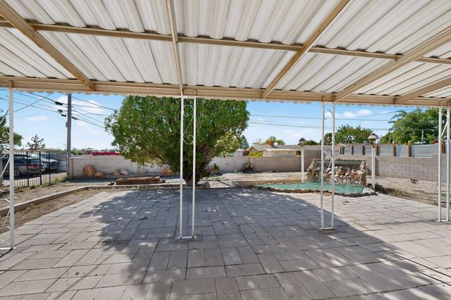1009 Dakota Street NE, Albuquerque, NM 87110