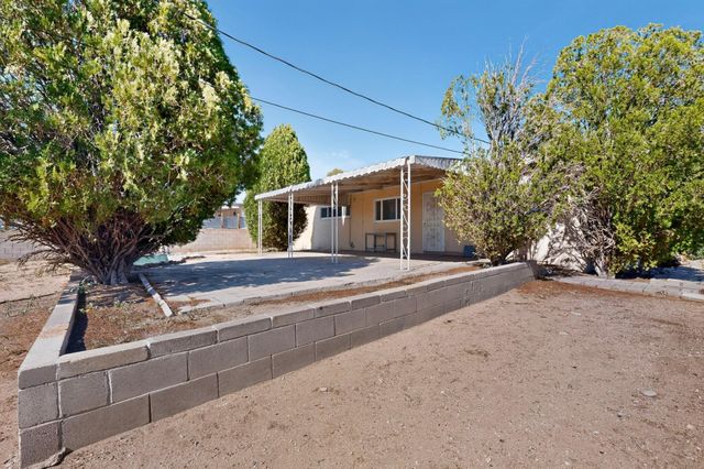 1009 Dakota Street NE, Albuquerque, NM 87110