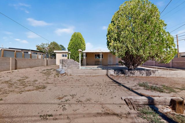 1009 Dakota Street NE, Albuquerque, NM 87110