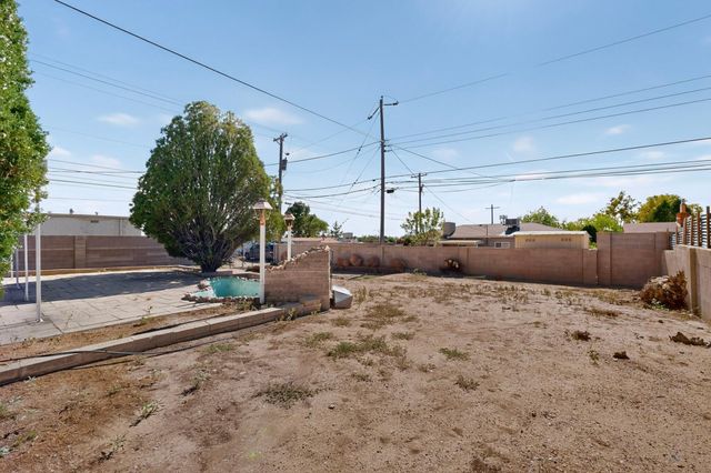 1009 Dakota Street NE, Albuquerque, NM 87110