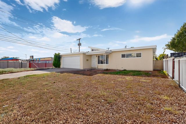 1009 Dakota Street NE, Albuquerque, NM 87110