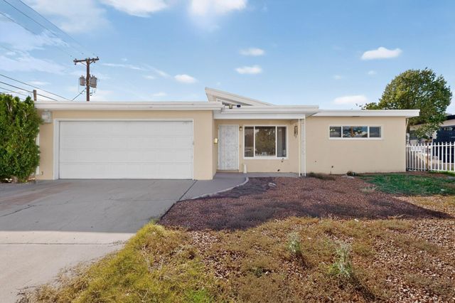 1009 Dakota Street NE, Albuquerque, NM 87110