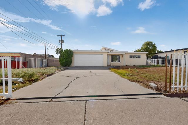 1009 Dakota Street NE, Albuquerque, NM 87110