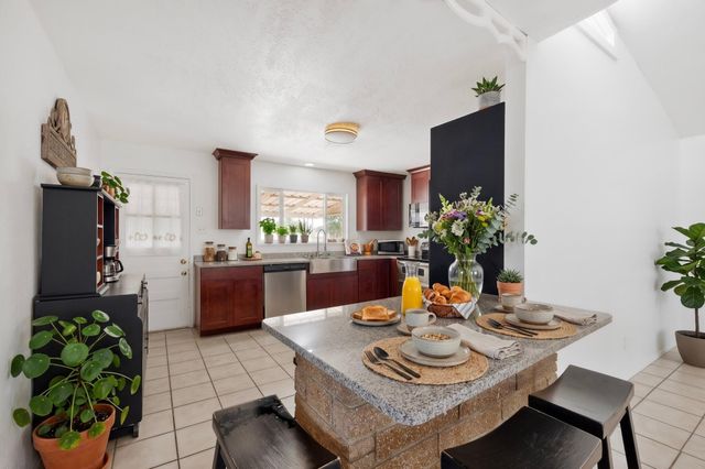 1009 Dakota Street NE, Albuquerque, NM 87110