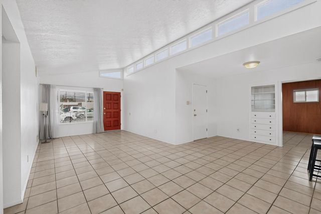 1009 Dakota Street NE, Albuquerque, NM 87110