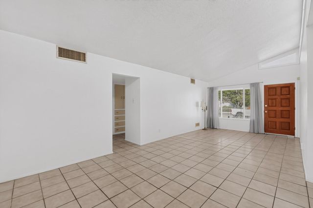 1009 Dakota Street NE, Albuquerque, NM 87110