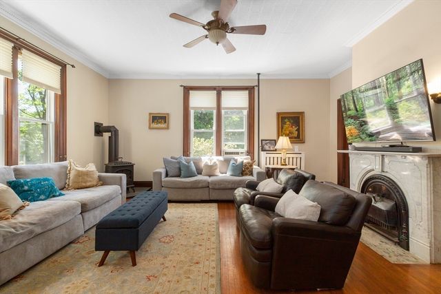 56 Mendon St, Blackstone, MA 01504