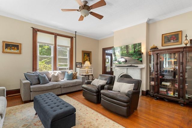 56 Mendon St, Blackstone, MA 01504