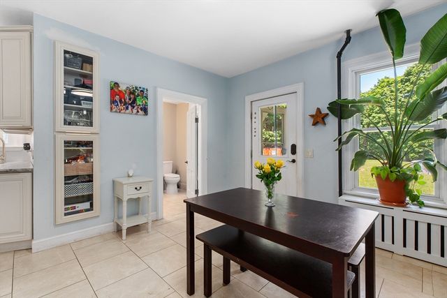 56 Mendon St, Blackstone, MA 01504